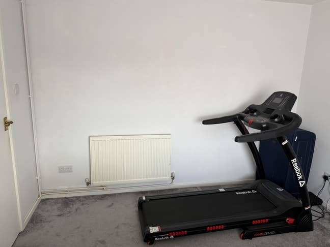 Beautiful Double Room Available in Quiet Shared Ho Main Photo