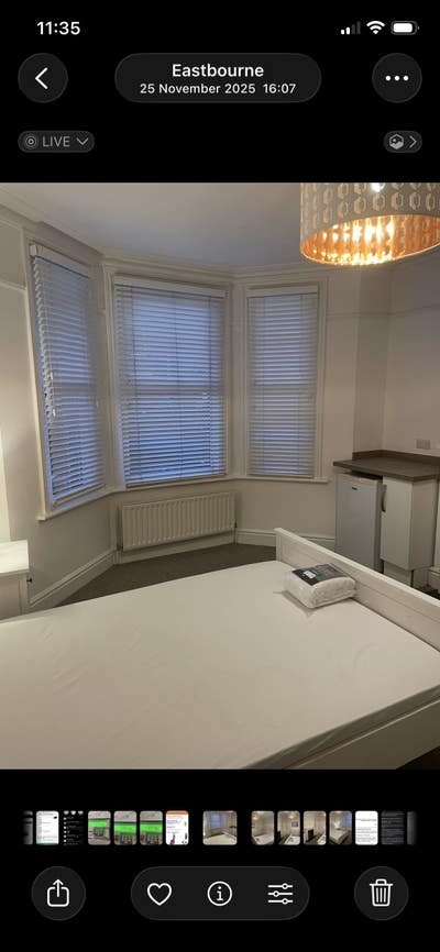 Lovely large bay window double room Main Photo