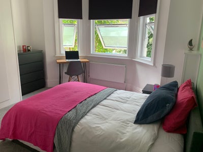 Bright Double with Ensuite - Nr Capability Gn Main Photo