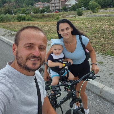 Family looking for a double room Main Photo