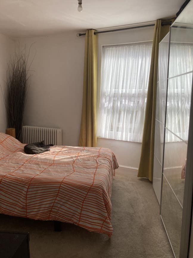 Double room to rent in a family home  Main Photo