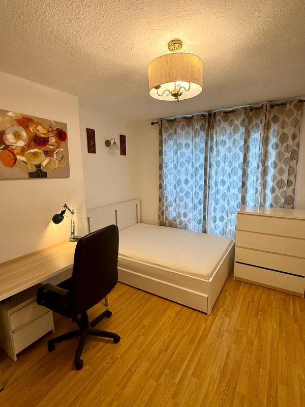 Furnished Double Room Available Now in Botley Main Photo