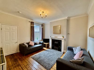 Female  House Share in Sherwood Main Photo