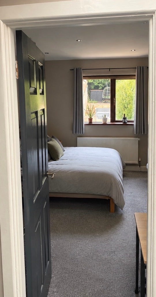 1 Double Room, (Access to whole house)  Main Photo