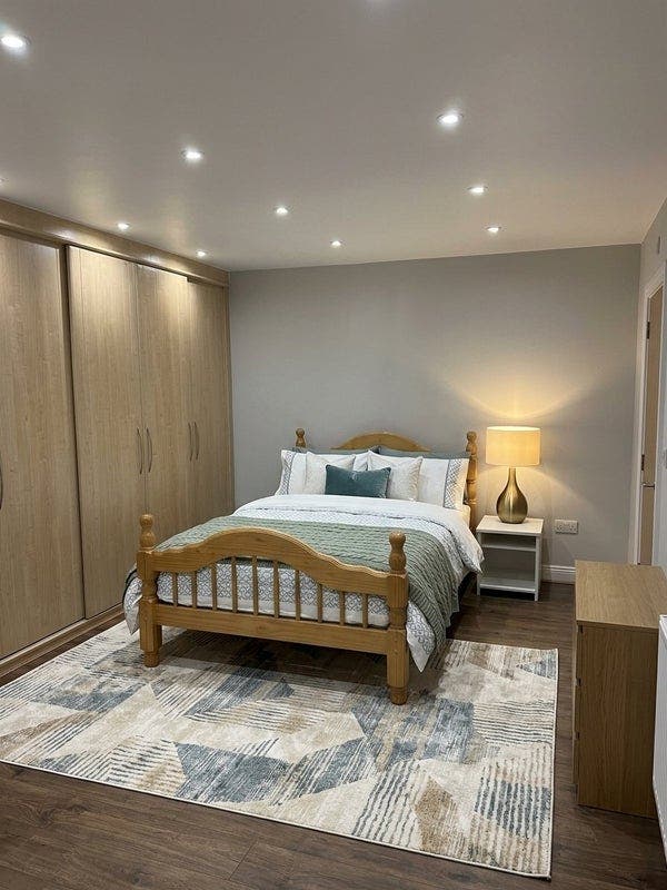 ✨ Spacious Double Bedroom with Private En-Suite Main Photo