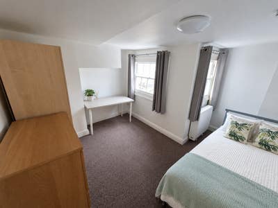 Double Rooms | Furnished | Falmouth Town Centre Main Photo