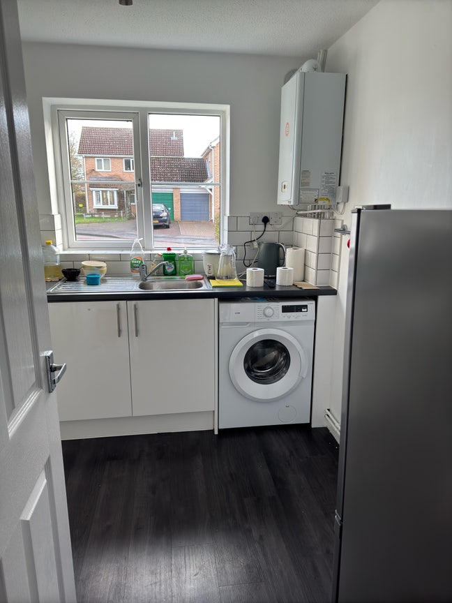 Single room for rent Main Photo