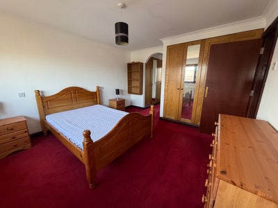 Giffard Park, largeDble room & ensuite  Main Photo
