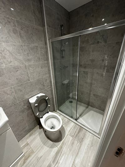 En suite double room available Main Photo