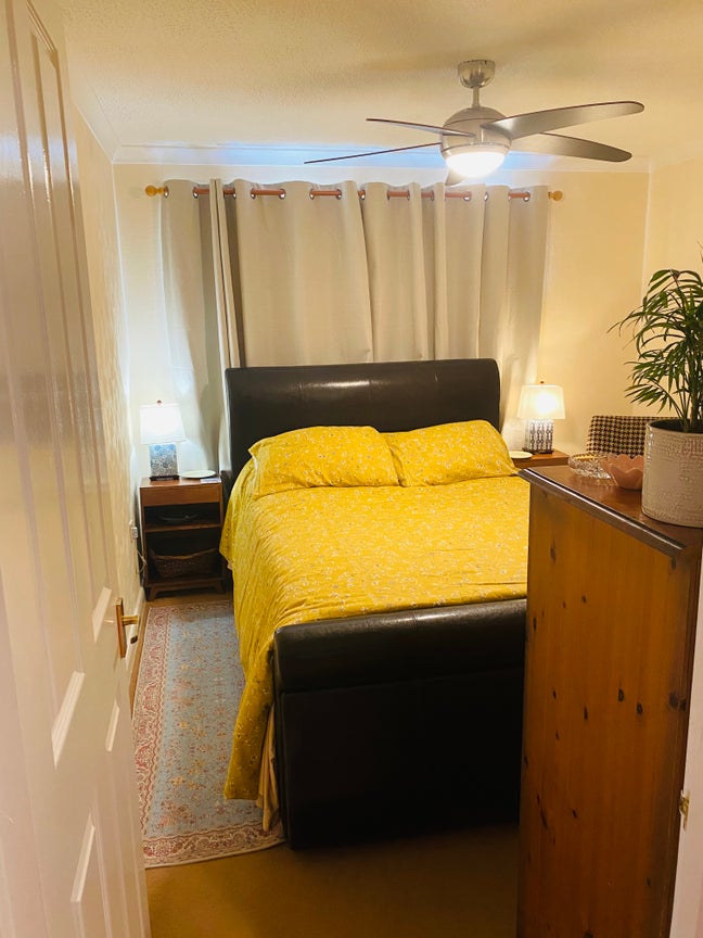 One bedroom in the town centre of Carterton. Main Photo