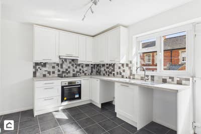 *2 BED HOUSE, Close to Seafront* &pound;1325 pcm Main Photo