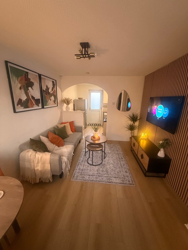 Furnished 2 Bed House  inc Bills for Short Stay Main Photo