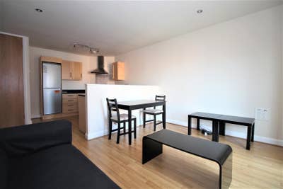 2 bed flat Main Photo