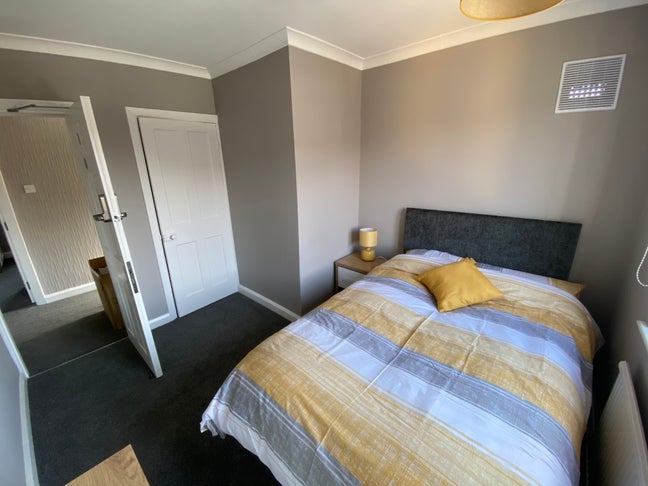 Modern 4 Bedroom Shared House close to Hospital Main Photo