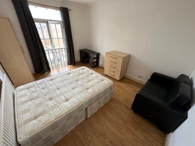 Spacious Furnished Room – All Bills Included Main Photo