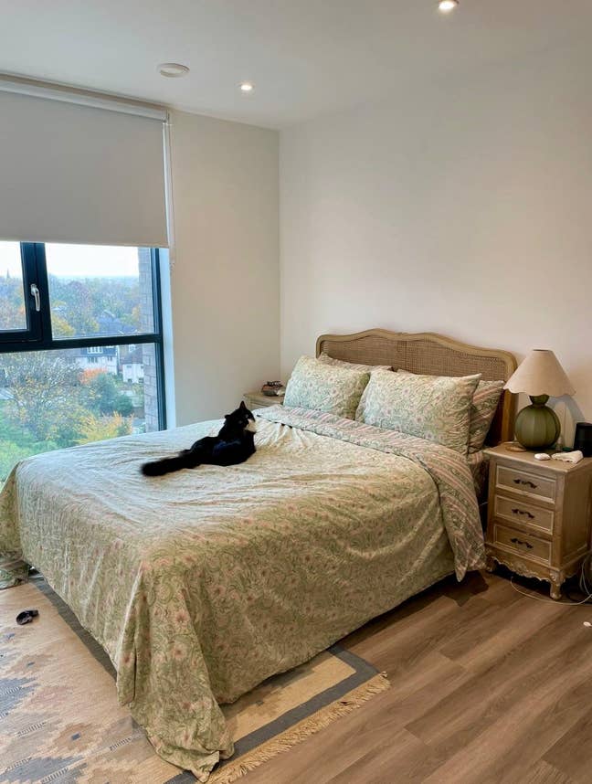 Spacious 2 bed flat in Greenwich with balcony Main Photo