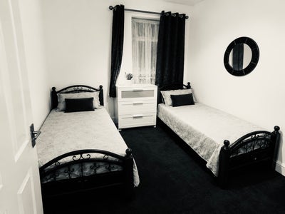 15 minutes walk from Uptonpark station  Main Photo