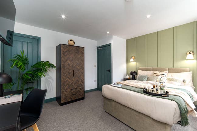 Brand New Rooms - Ensuite & Studio - Half Price Main Photo