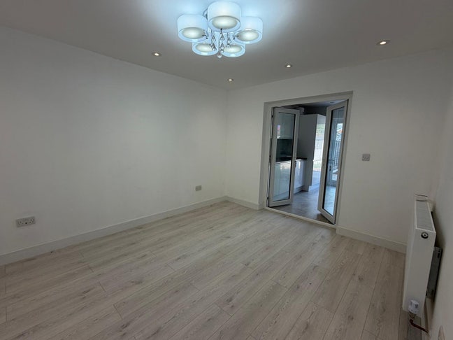 Furnished Beautiful Rooms Available in Dartford Main Photo
