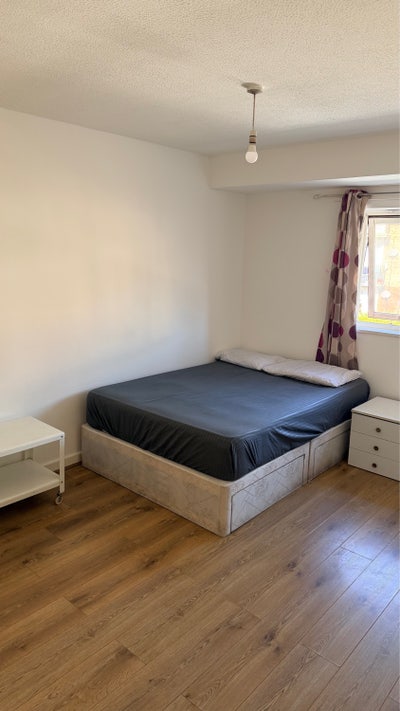 Large Double room available-Upton Park, E13 Main Photo