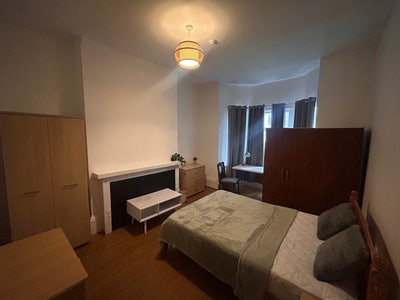 Dbl Room on Maine Road to City Centre Main Photo
