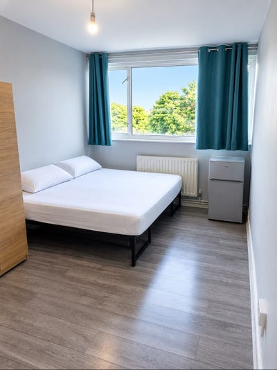 Whitechapel Double Room &pound;0 Deposit Couples OK Main Photo