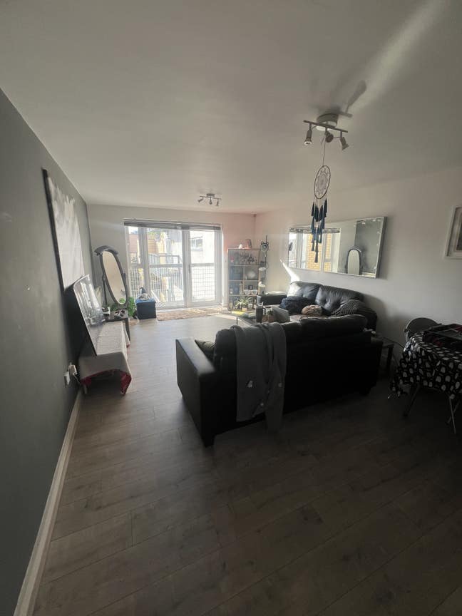 Double bedroom available in a 2 bedroom apartment  Main Photo
