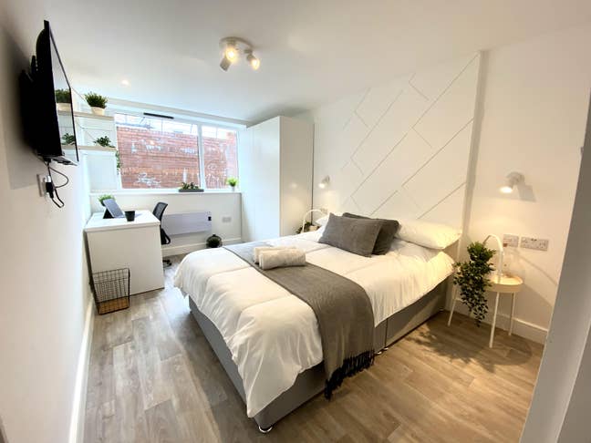 Mordern Double Room and En Suite near City Centre Main Photo