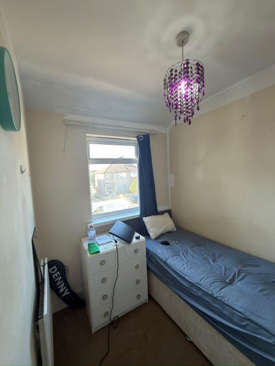 Furnished Single Room in UB3 4JP – Ideal Location Main Photo