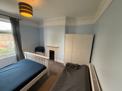 Large Double Room in Erith &pound;550 (+ Bills &pound;165 p/m) Main Photo