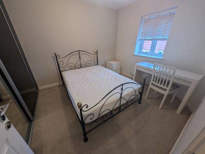 MK4 Lovely doubles in a homely house in Oxley Park Main Photo