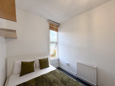 2 min from Highgate Station - Archway Road  Main Photo