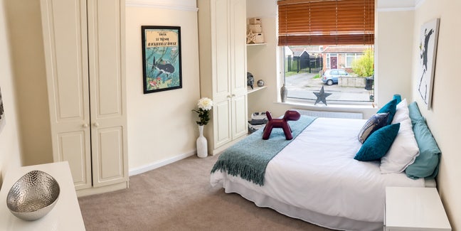 Large Double Room in Professional House Share  Main Photo