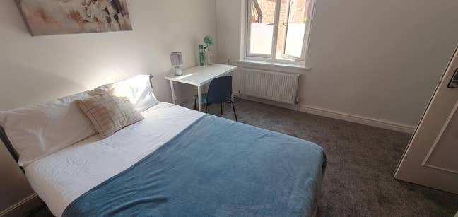 Great rooms, near town & trains Main Photo