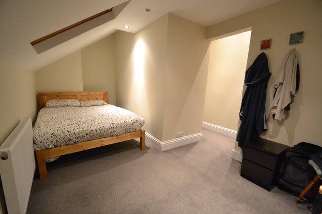 Double room to rent all bills included  Main Photo