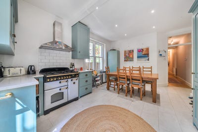 Double room, beautiful garden flat - 5 MONTH LET  Main Photo