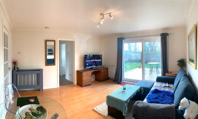 Entire large 2 bedroom flat w parking  Main Photo