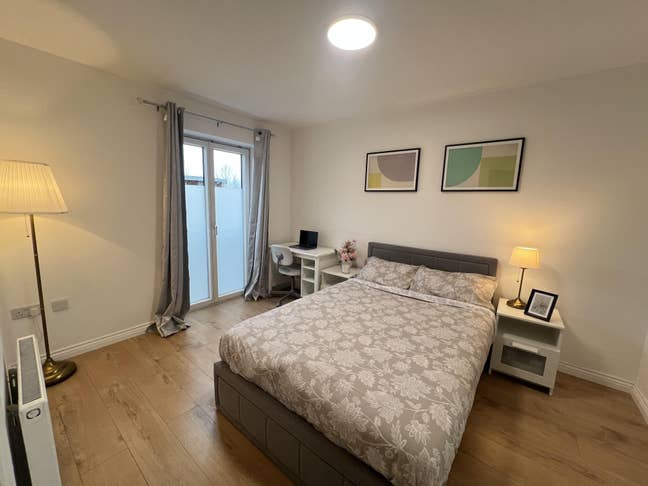 Lovely En-Suite Room in a Newly Refurbished House Main Photo