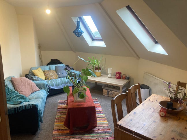 Room in 2 bed flat in Didsbury village centre  Main Photo