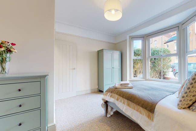 Large E/S Double Bedroom Close to YDH Colmer Rd Main Photo