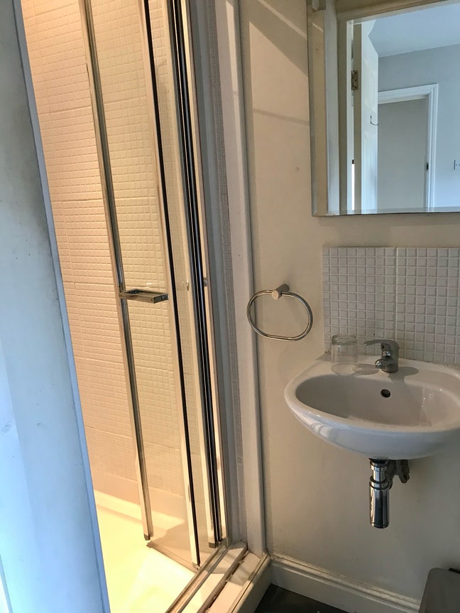 Double room in detached  house -quiet area  Main Photo