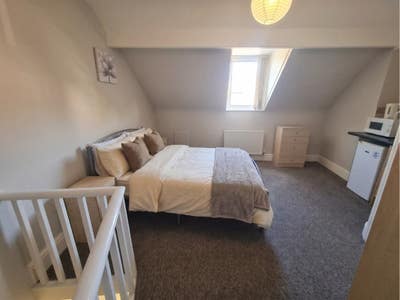 En-Suite Attic Room - Doncaster City Centre Main Photo