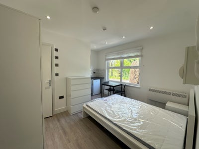 1 modern En-Suite to rent in Potters Bar Main Photo