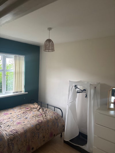 Double bed in Ballyholme Main Photo
