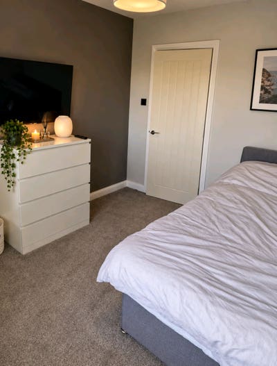 Room in home Main Photo