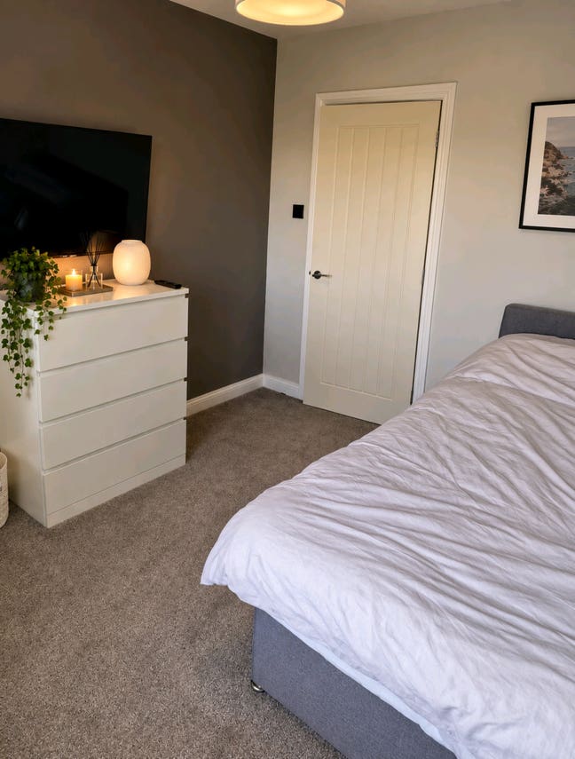 Room in home Main Photo
