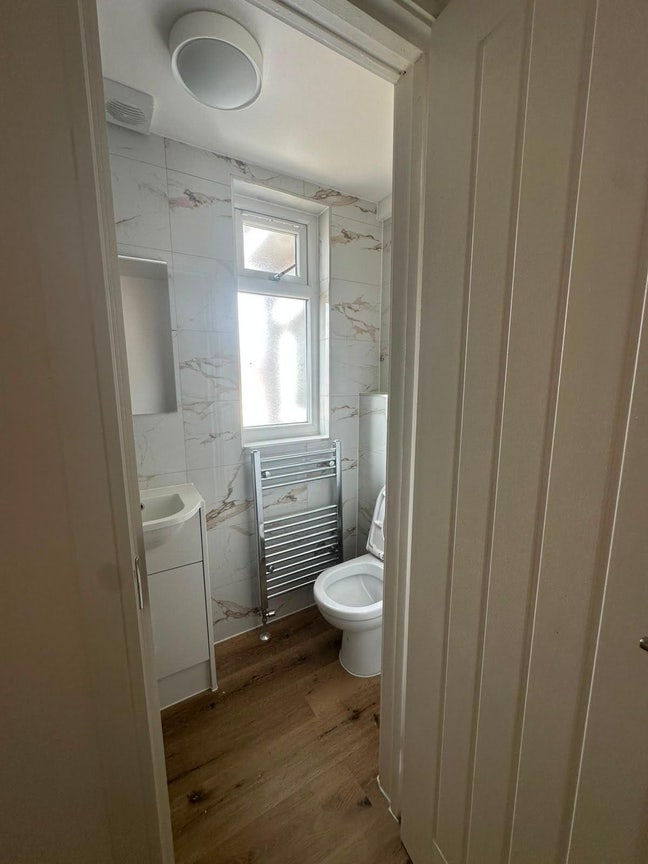 Room to let with Ensuite Main Photo