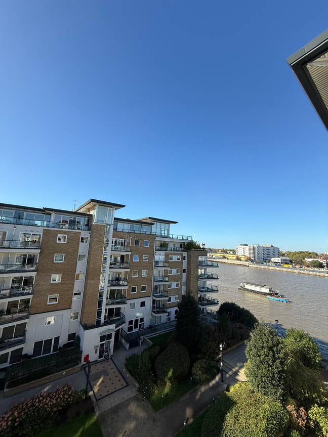 ✨ Room for Rent – Stunning Thames View ✨ Main Photo