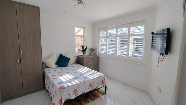 Spacious double bedroom available for rent  Main Photo