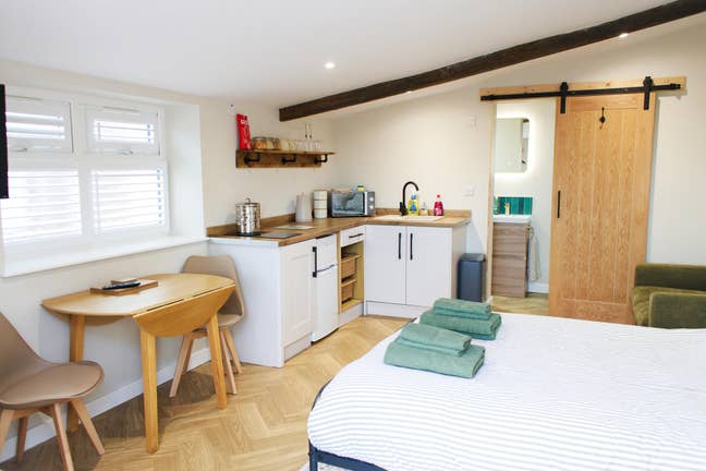 Private annex monday - Friday  Main Photo